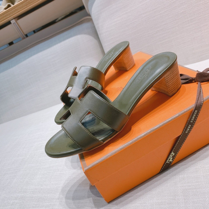 H**mes chunky heel slide