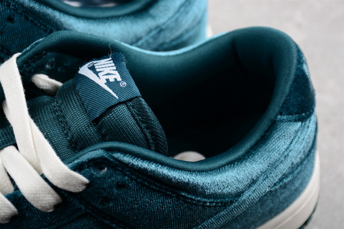 NIKE DUNK LOW “GREEN VELVET“ DZ5224-300