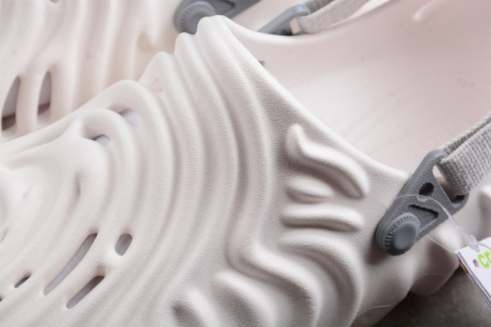 Cr*0*s pollex clog by salehe bembury spackle almost white