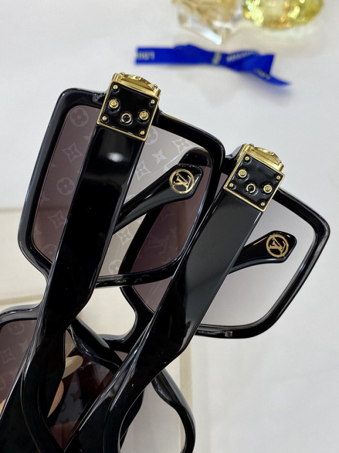 L*V SUNGLASSES SUN-4